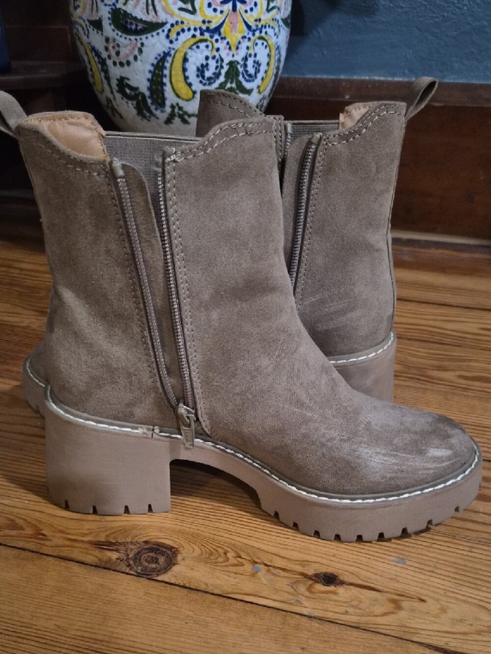 Universal Thread Booties - Picture 6 of 8
